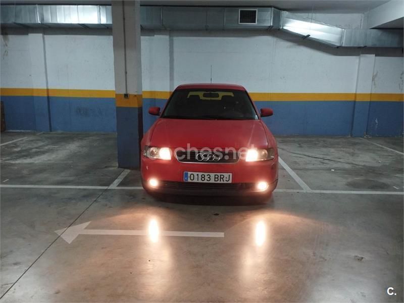 Rojo Usado 2001 Audi A3 Ambition Berlina | 1000 € - Imagen 1/4