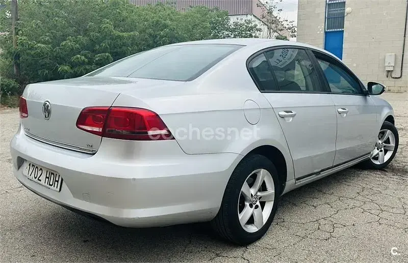 Usado VW Passat Edition 105 CV (77 kW) 2011 Gris / plata Berlina