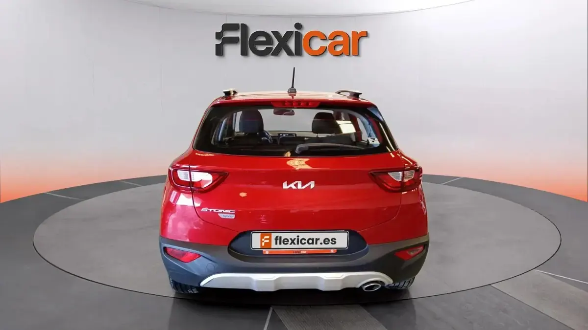 Usado Kia Stonic 101 CV (74 kW) 2022 Burdeos SUV