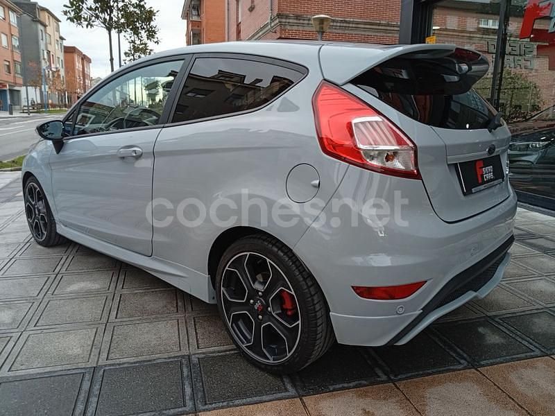 Usado Ford Fiesta ST 200 CV (147 kW) 2016 Gris / plata Berlina