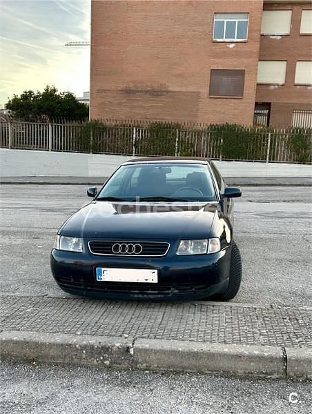 Usado Audi A3 Ambition 110 CV (80 kW) 2000 Azul Utilitario
