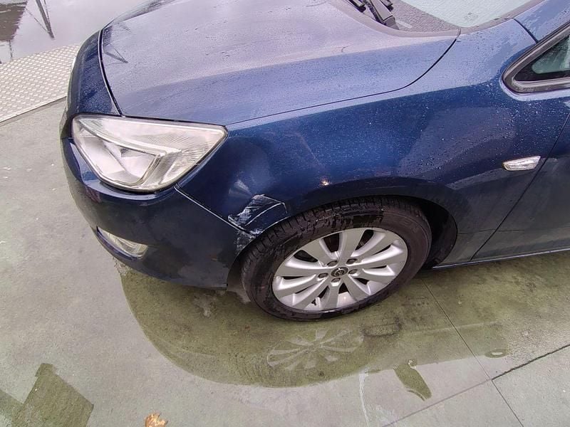 Usado Opel Astra Enjoy 125 CV (91 kW) 2011 Azul Familiar