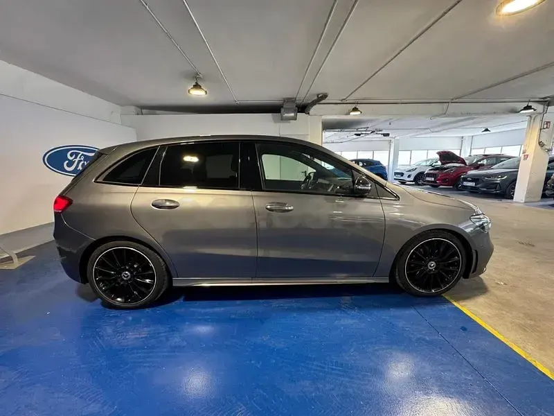 Usado Mercedes B200 150 CV (110 kW) 2021 Gris / plata Utilitario