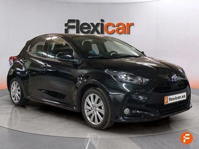 Usado Toyota Yaris Hybrid Style 116 CV (85 kW) 2022 Negro