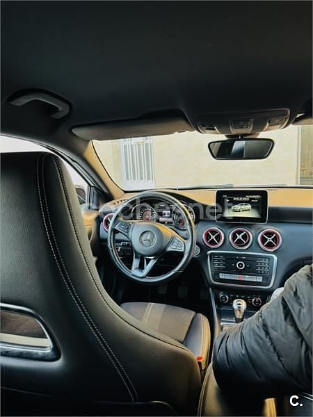 Usado Mercedes A180 122 CV (89 kW) 2018 Blanco Berlina