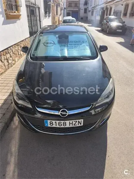 Usado Opel Astra Excellence 110 CV (80 kW) 2014 Negro Berlina