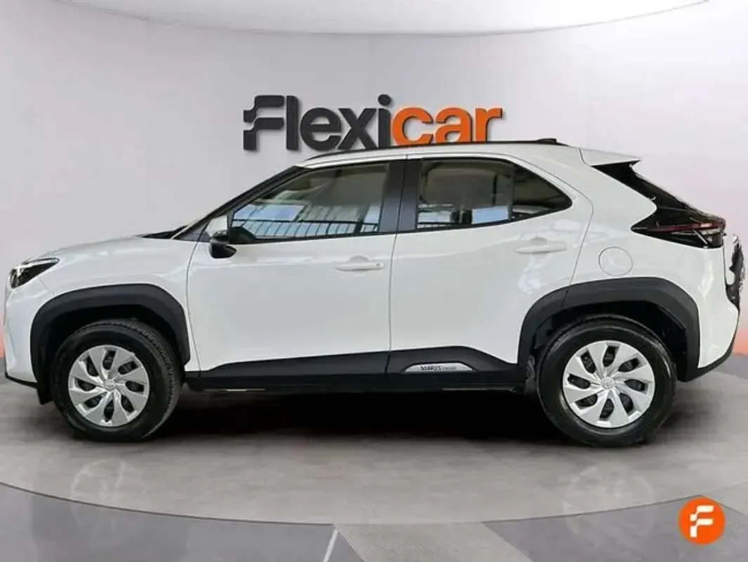 Usado Toyota Yaris Cross Active 131 CV (96 kW) 2026 Blanco SUV