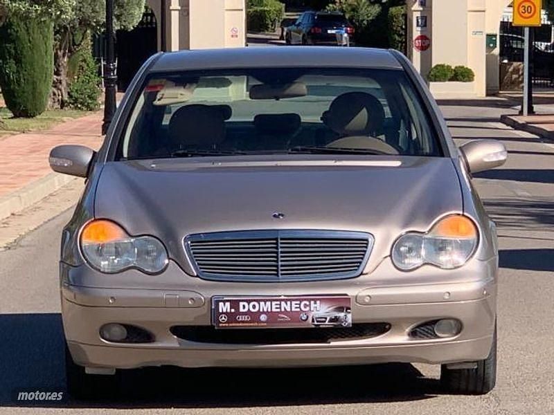 Usado Mercedes C220 Classic 143 CV (105 kW) 2003 Oro Berlina