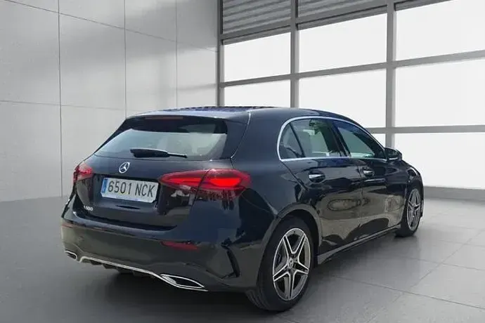 Usado Mercedes A180 Advanced 136 CV (100 kW) 2025 Negro Utilitario