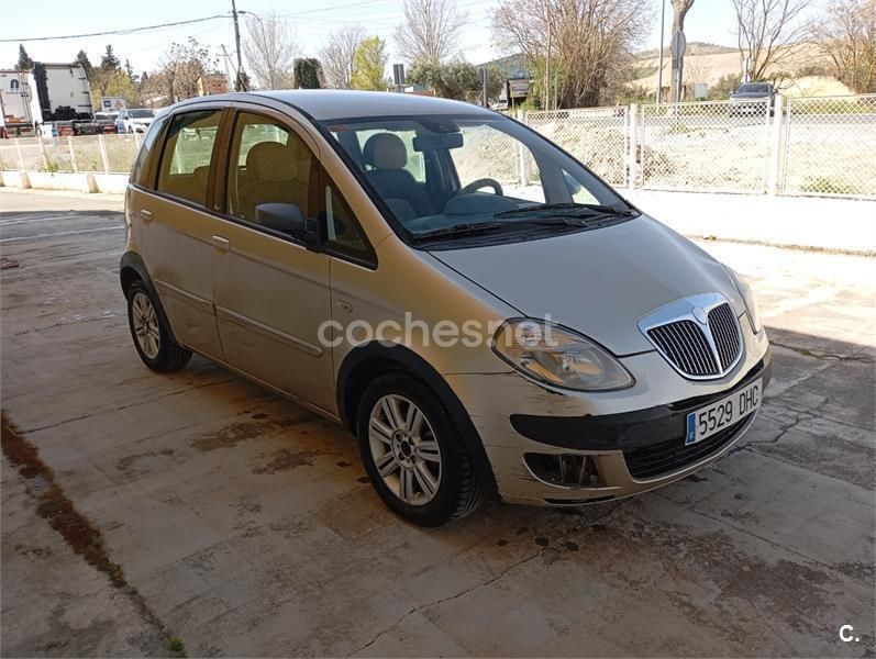 Beige Usado 2005 Lancia Musa Monovolumen | 750 € - Imagen 1/4