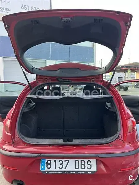 Usado Alfa Romeo 147 Progression 140 CV (102 kW) 2004 Rojo Utilitario