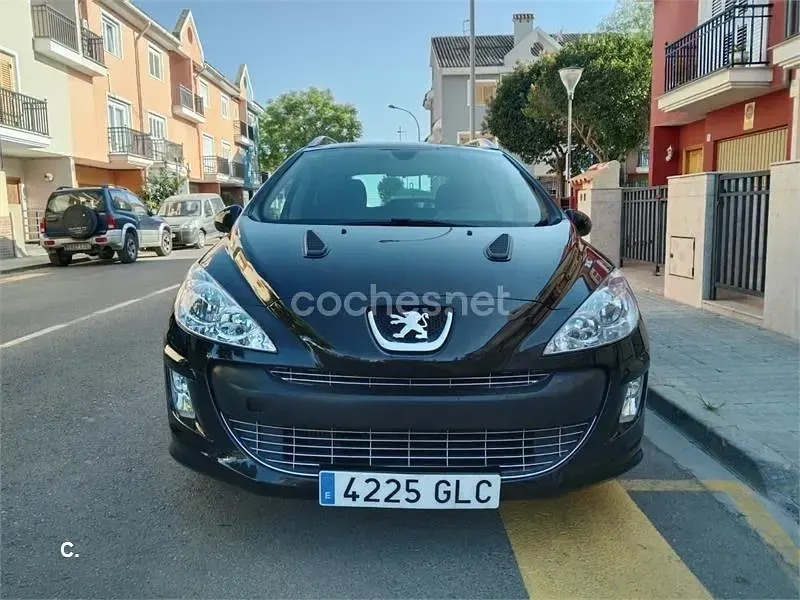 Usado Peugeot 308 SW 90 CV (66 kW) 2010 Negro Familiar