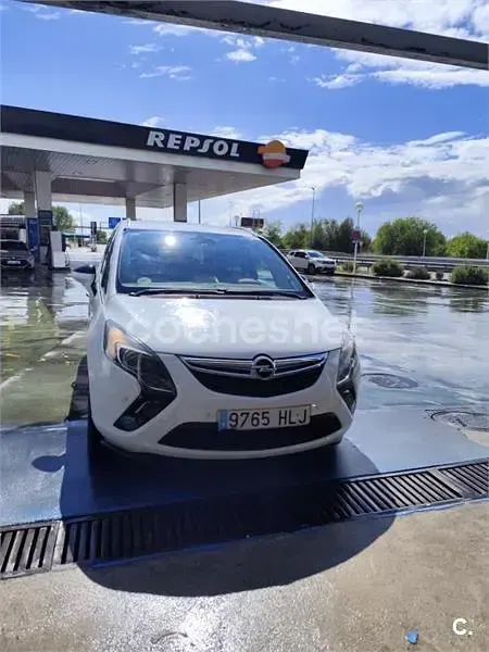 Usado Opel Zafira Tourer Excellence 130 CV (95 kW) 2012 Blanco Monovolumen