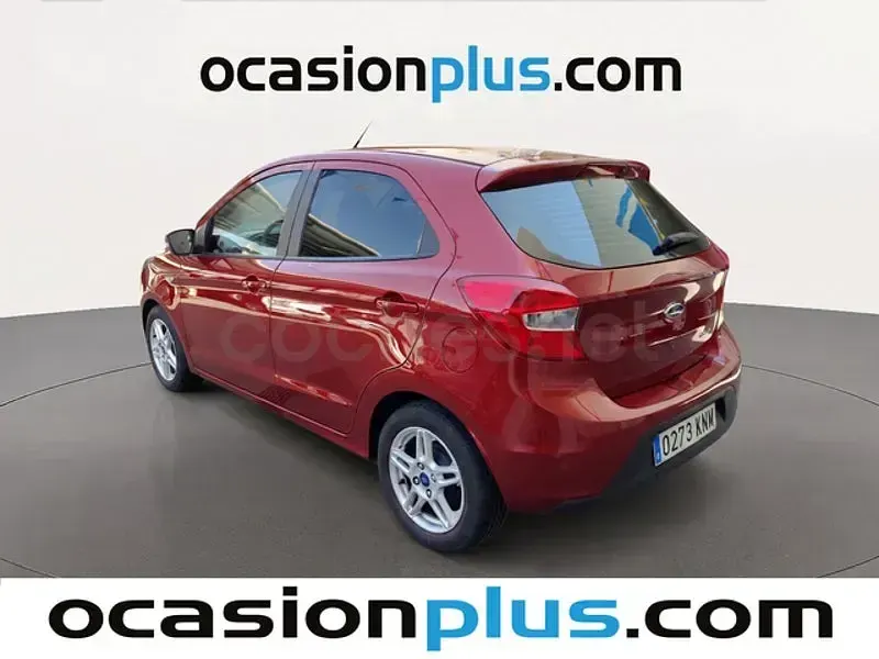 Usado Ford Ka Plus Ultimate 85 CV (62 kW) 2018 Rojo Utilitario