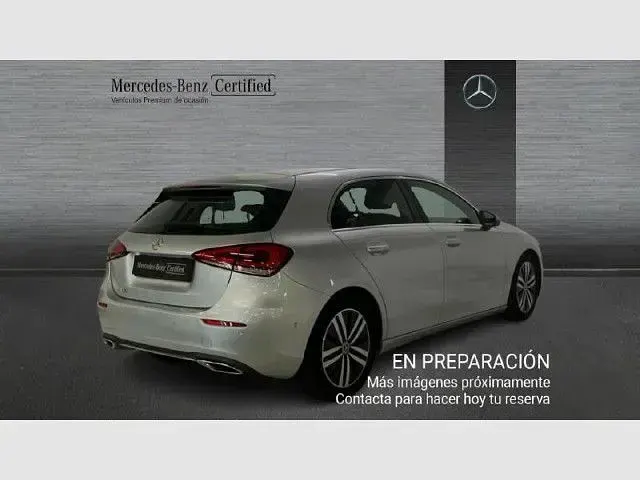Usado Mercedes A180 Progressive 136 CV (100 kW) 2022 Plata iridio Berlina
