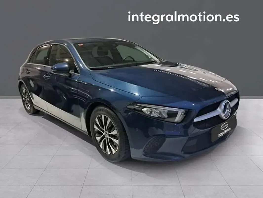 Usado Mercedes A180 109 CV (80 kW) 2021 Azul Utilitario