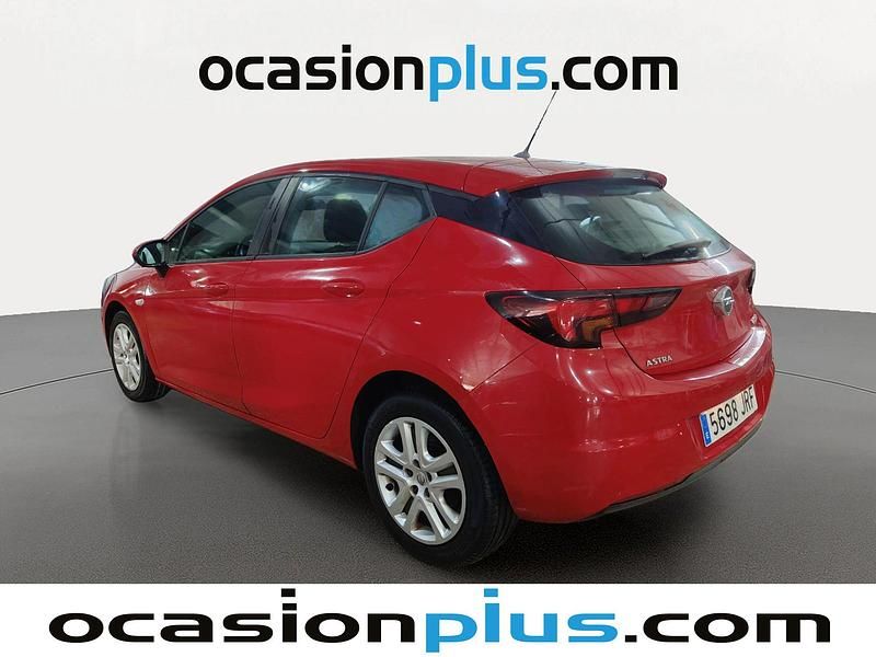 Usado Opel Astra Selective 105 CV (77 kW) 2016 Rojo Utilitario