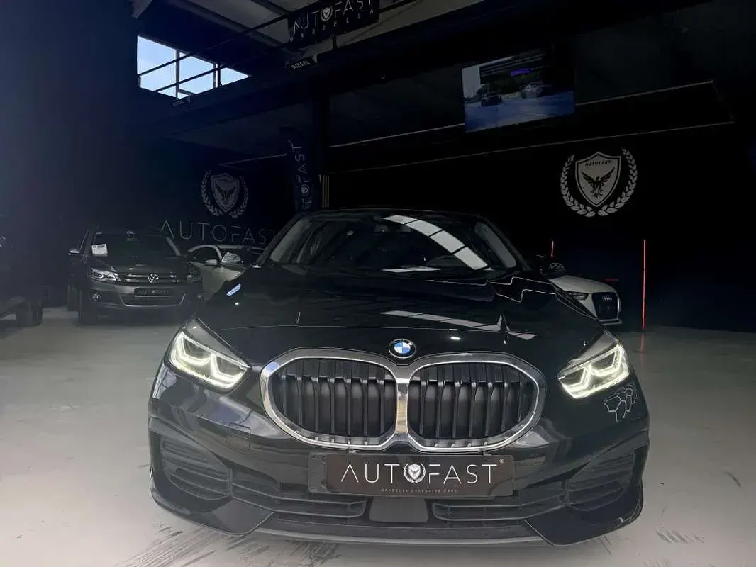 Usado BMW 116 Comfort Edition 116 CV (85 kW) 2022 Negro Utilitario