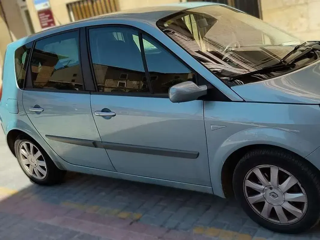 Usado Renault Scénic II Expression 111 CV (81 kW) 2008 Azul Monovolumen