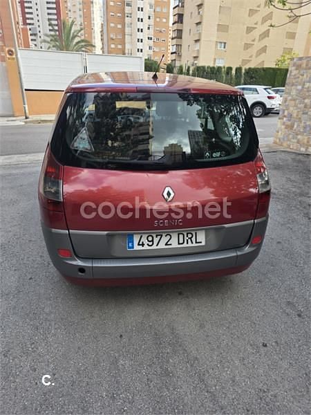 Usado Renault Scénic II Dynamique 120 CV (88 kW) 2005 Rojo Monovolumen