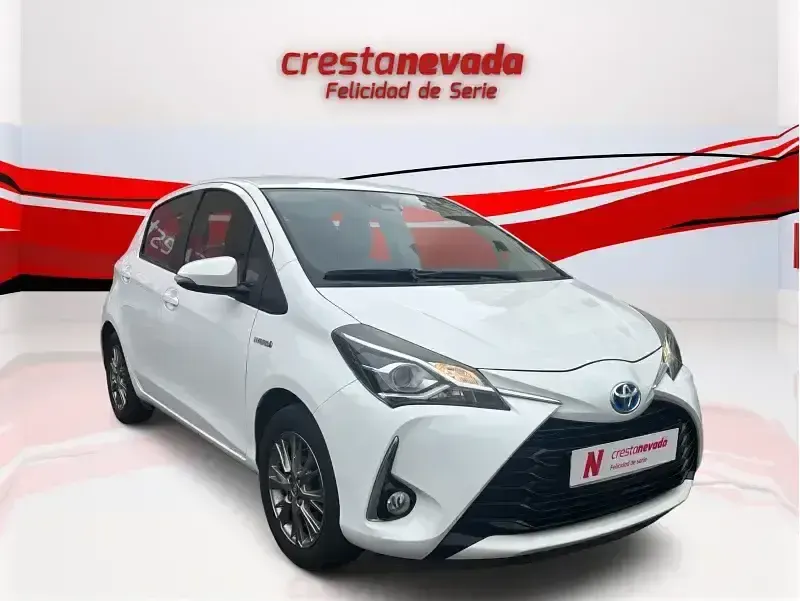 Käytetty Toyota Yaris Hybrid Active 100 HP (73 kW) 2019 Valkoinen