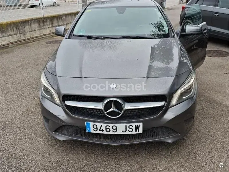 Usado Mercedes CLA220 Shooting Brake 177 CV (130 kW) 2016 Gris / plata Familiar