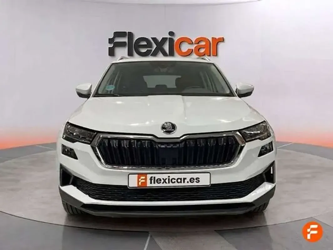 Usado Skoda Karoq Ambition 150 CV (110 kW) 2022 Blanco SUV