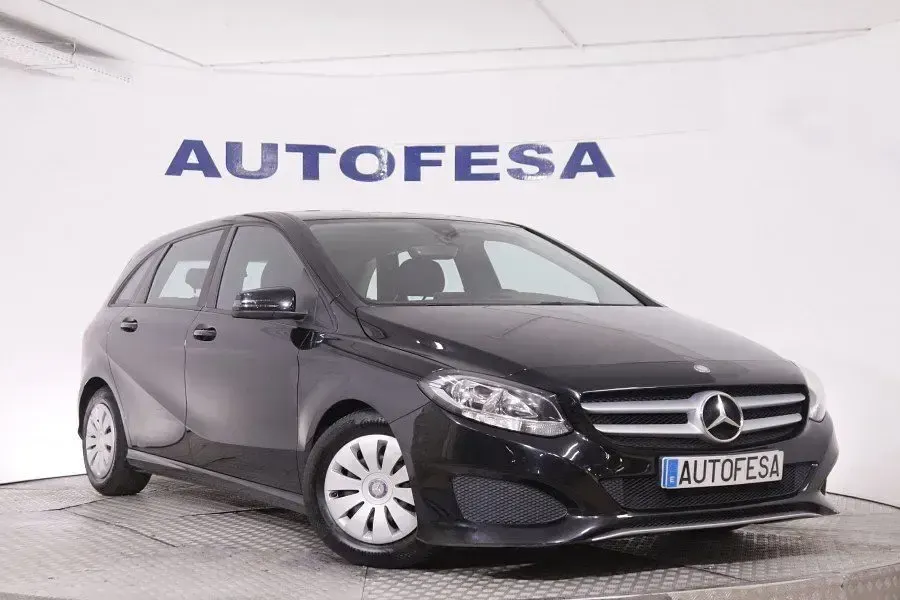 Usado Mercedes B180 110 CV (80 kW) 2016 Negro Utilitario