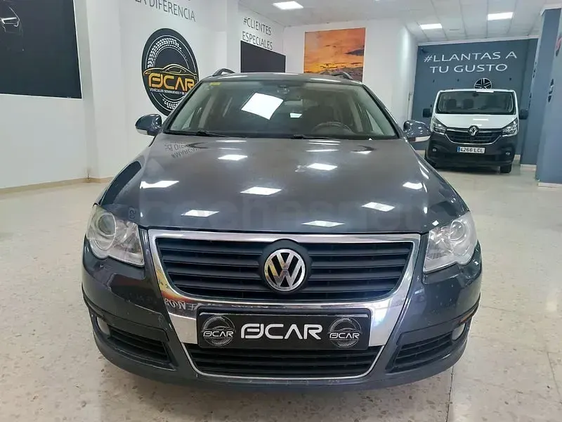 Usado VW Passat Highline 140 CV (102 kW) 2010 Gris / plata Familiar
