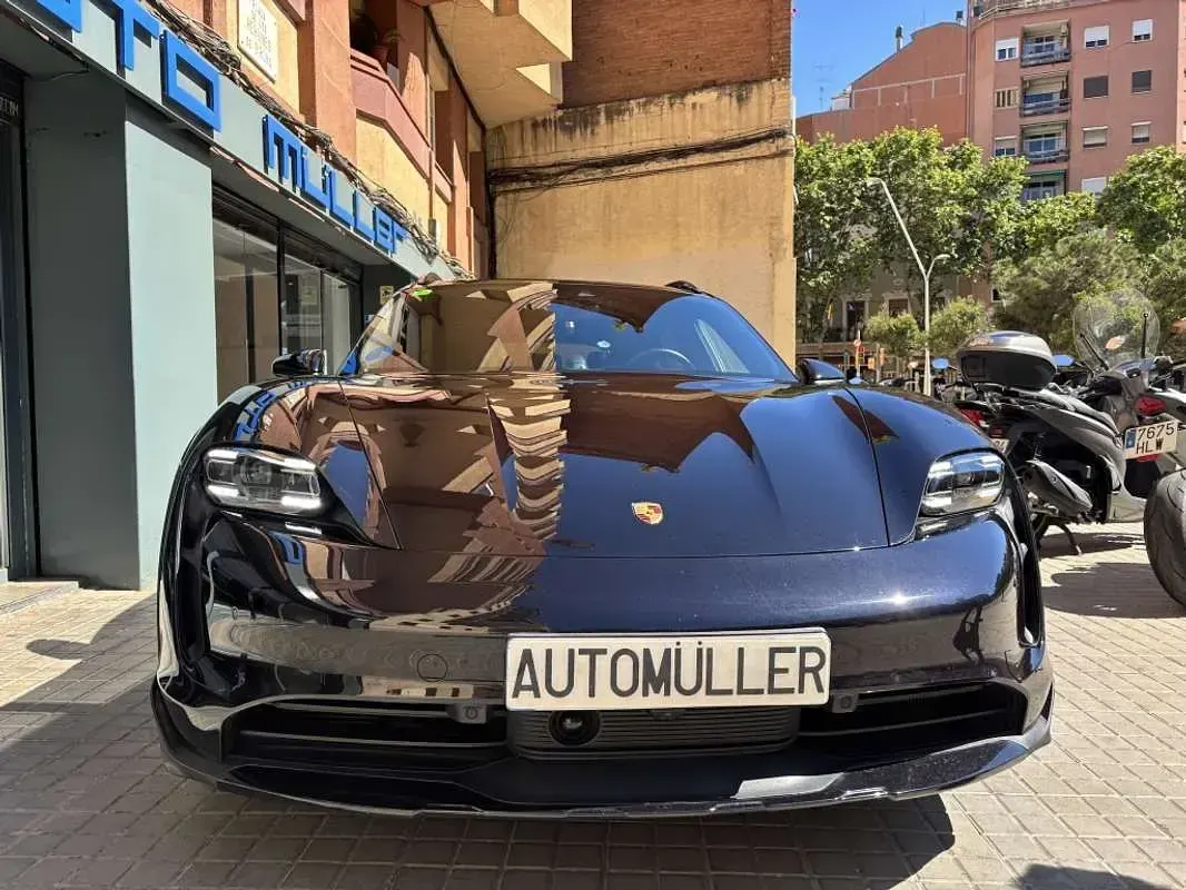 Usado Porsche Taycan 422 kW (574 CV) 2022 Negro Familiar