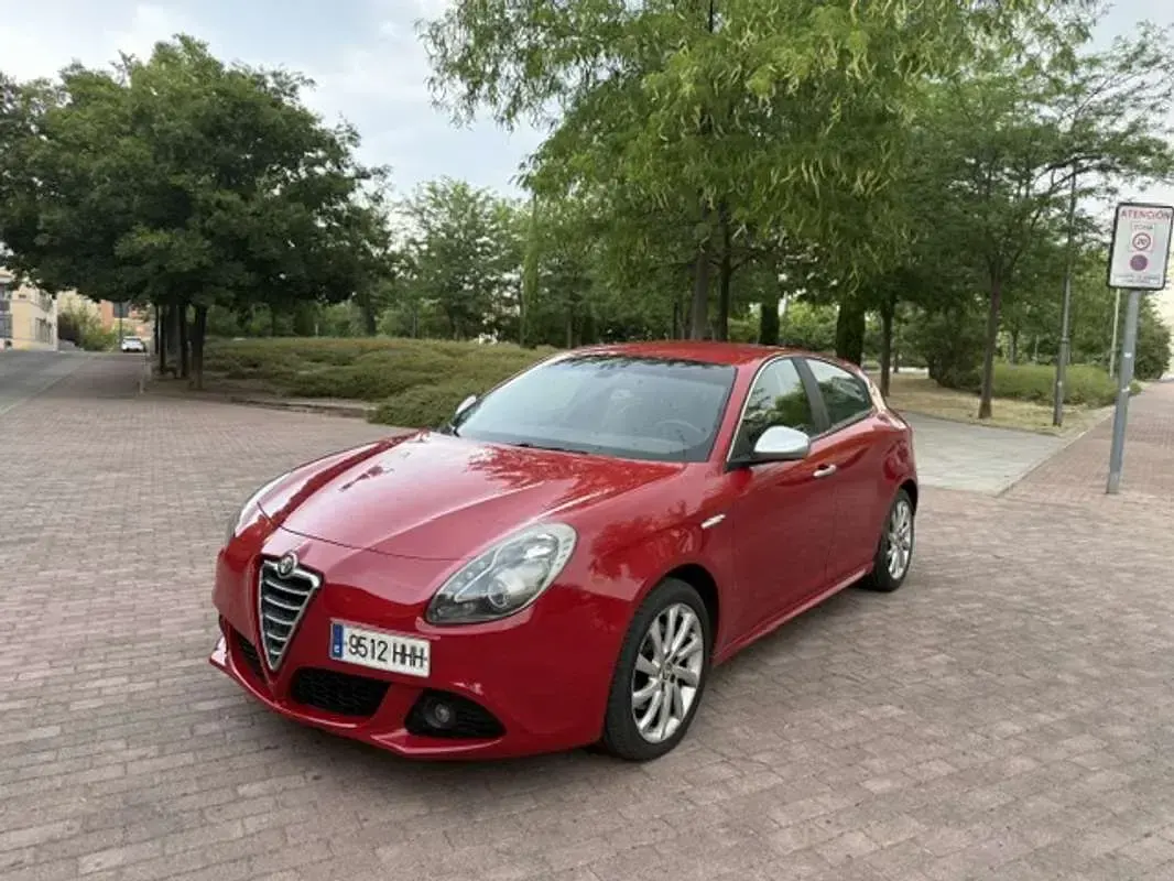 Usado Alfa Romeo Giulietta Distinctive 170 CV (125 kW) 2012 Rojo Utilitario