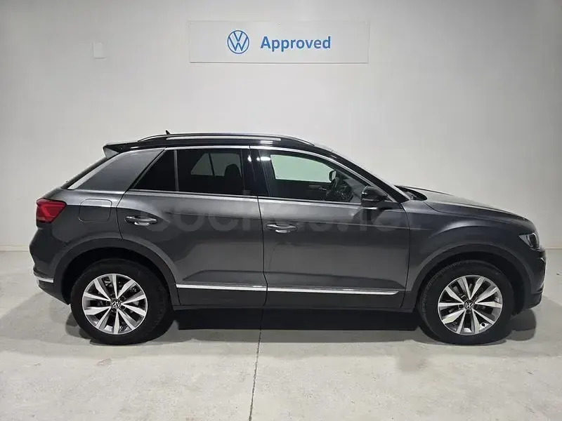 Usado VW T-Roc Advance 150 CV (110 kW) 2022 Gris / plata SUV