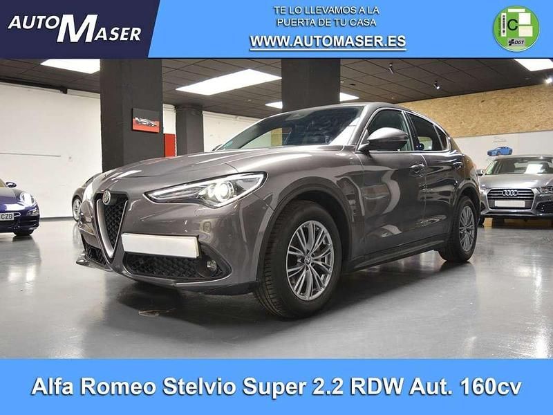 Usado Alfa Romeo Stelvio Super 160 CV (117 kW) 2022 Gris / plata SUV