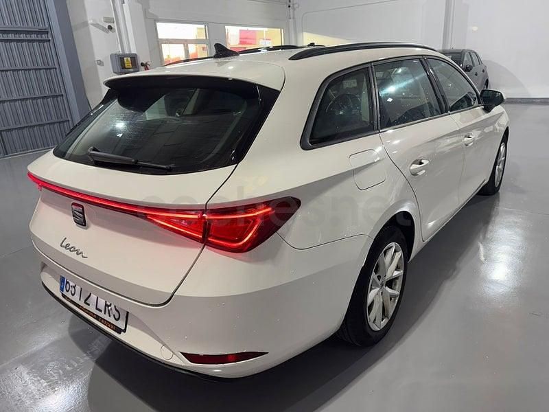 Usado Seat Leon Reference 115 CV (84 kW) 2021 Blanco Familiar