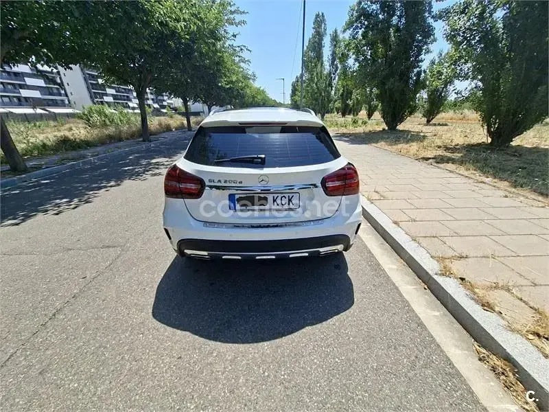 Usado Mercedes GLA200 AMG line 136 CV (100 kW) 2017 Blanco SUV
