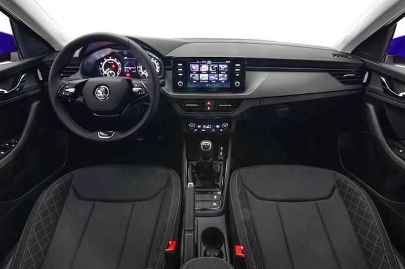 Usado Skoda Scala Ambition 110 CV (80 kW) 2023 Azul Utilitario