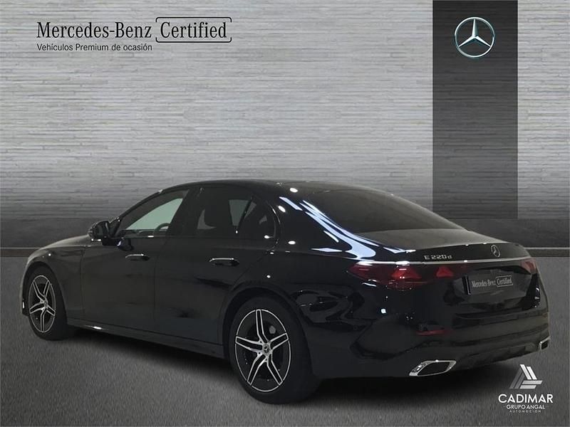 Usado Mercedes E220 AMG line 197 CV (144 kW) 2025 Negro Berlina