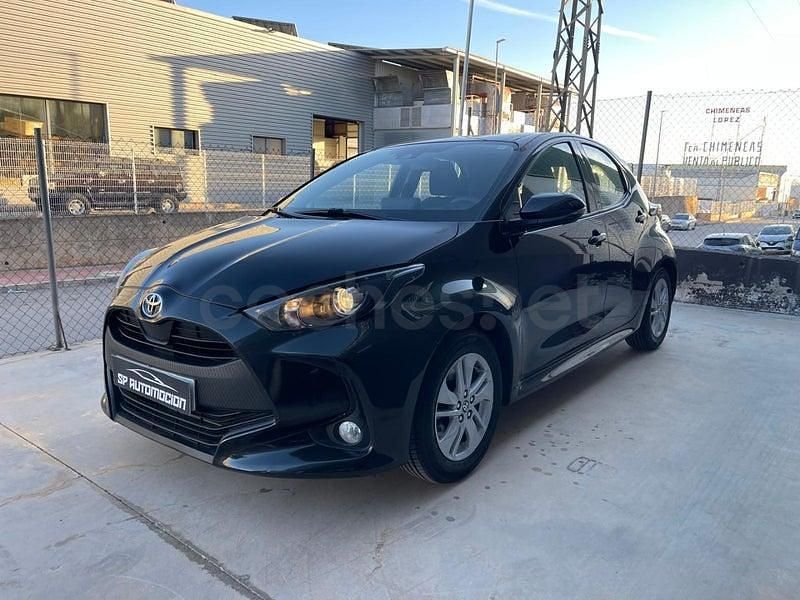 Usado Toyota Yaris Hybrid Style 116 CV (85 kW) 2021 Negro Berlina