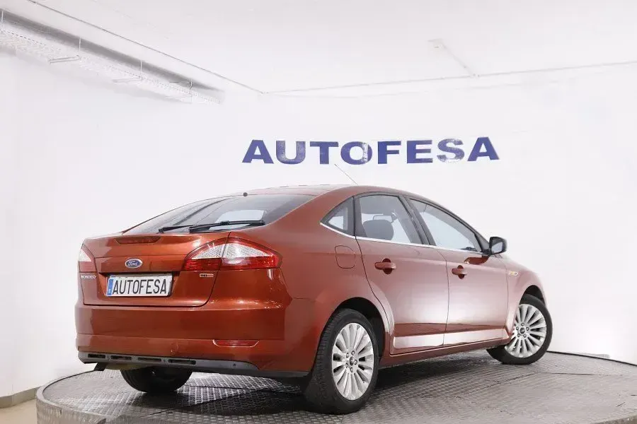 Usado Ford Mondeo Trend 140 CV (102 kW) 2008 Granate