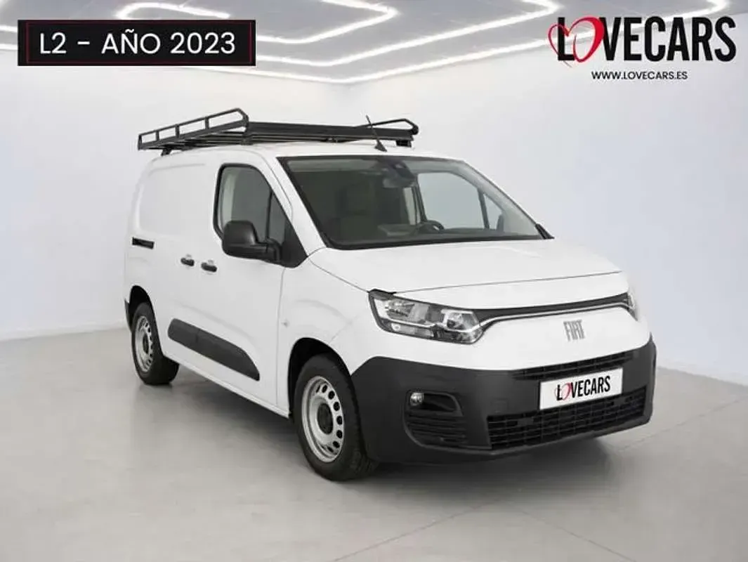 Usado Fiat Doblò 101 CV (74 kW) 2023 Blanco Monovolumen