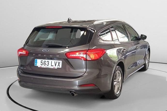 Usado Ford Focus Trend+ 121 CV (88 kW) 2022 Gris Utilitario