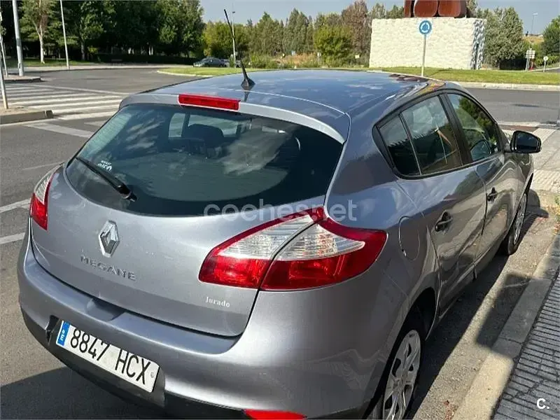 Usado Renault Mégane Authentique 100 CV (73 kW) 2011 Gris / plata Berlina