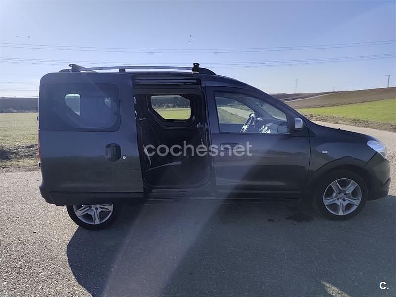 Usado Dacia Dokker Stepway 90 CV (66 kW) 2018 Gris / plata Monovolumen