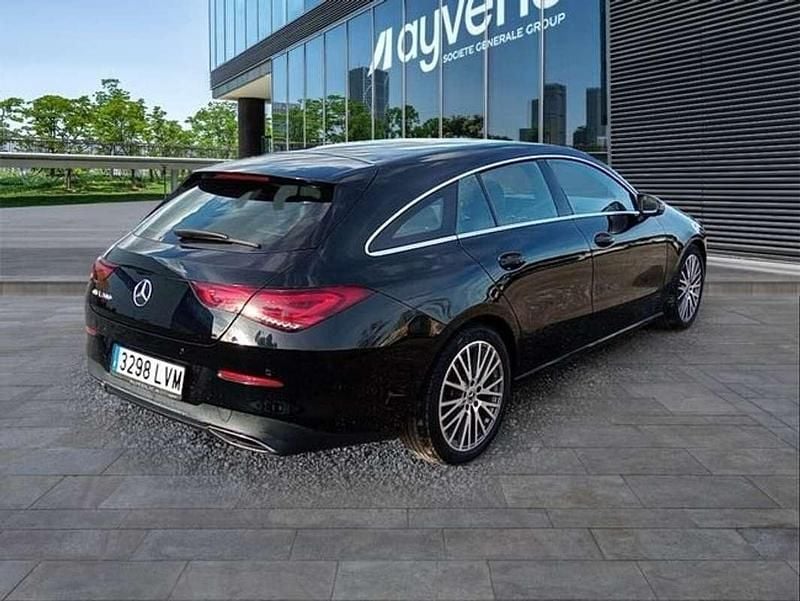 Usado Mercedes CLA200 Shooting Brake 163 CV (119 kW) 2021 Negro Familiar