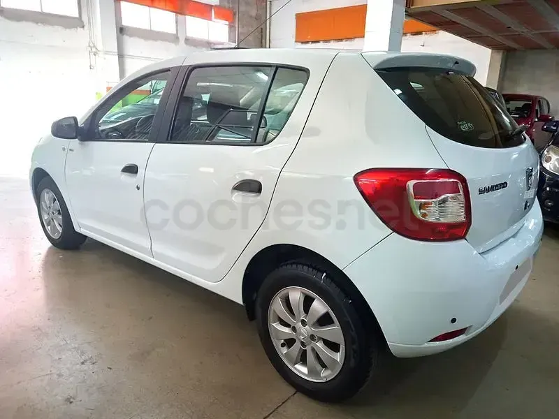 Usado Dacia Sandero Ambiance 75 CV (55 kW) 2016 Blanco Berlina