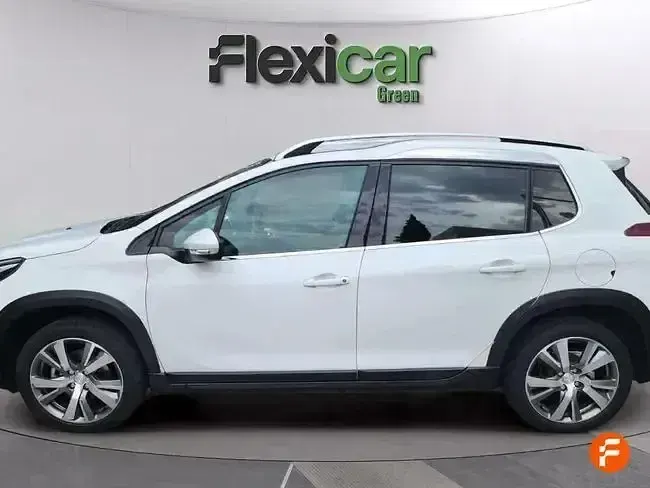 Usado Peugeot 2008 Allure 110 CV (80 kW) 2019 Blanco SUV