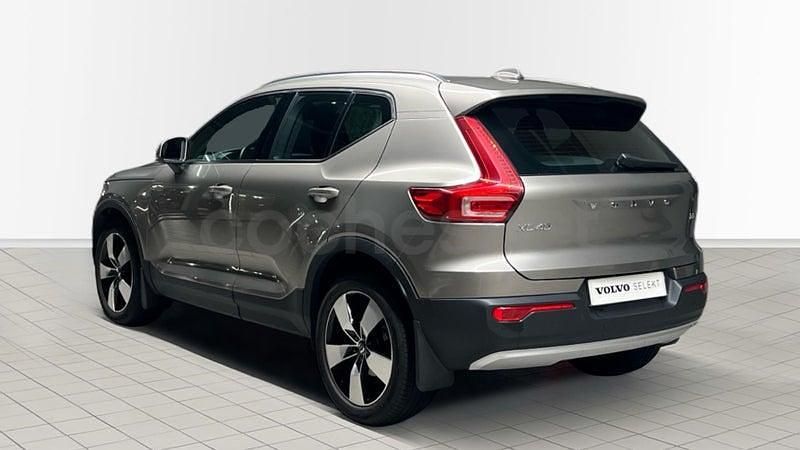 Usado Volvo XC40 Momentum 163 CV (119 kW) 2021 Gris / plata SUV