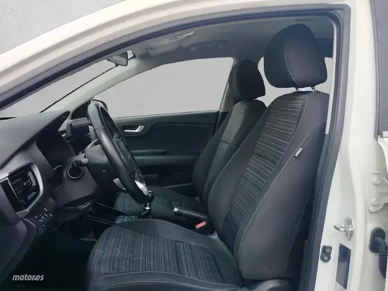 Usado Kia Stonic 84 CV (61 kW) 2022 SUV