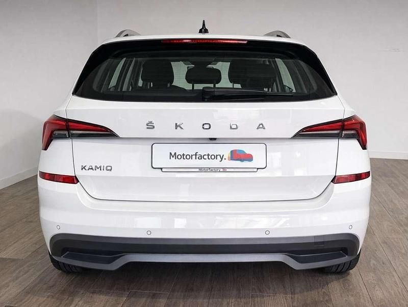 Usado Skoda Kamiq Ambition 110 CV (80 kW) 2021 Blanco SUV