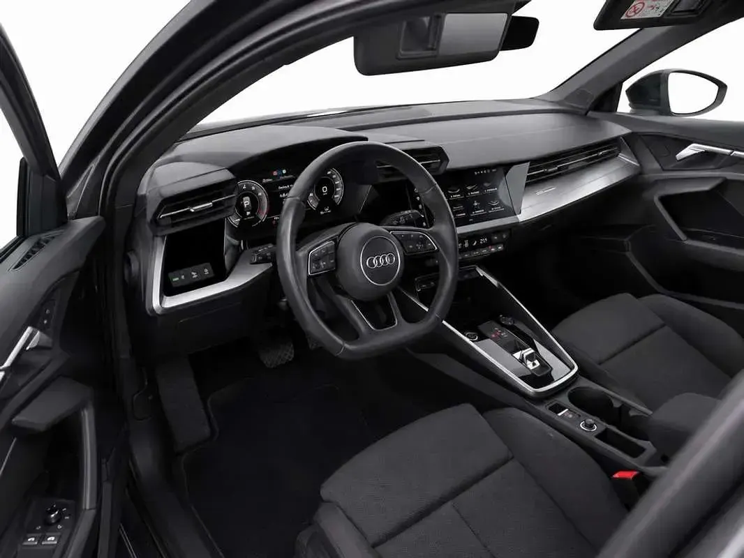 Usado Audi A3 Sportback Ambiente 150 CV (110 kW) 2022 Gris Utilitario